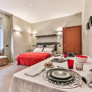 San Babila , Milano Italia